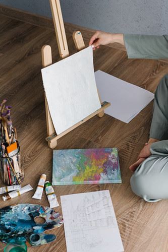 Canva - Person Sitting On Floor Holding A Canvas _ Canva - Person Sitting On Floor Holding A Canvas _